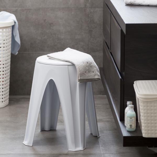 Sgabello impilabile in plastica multiuso leggero girotondo bama verde